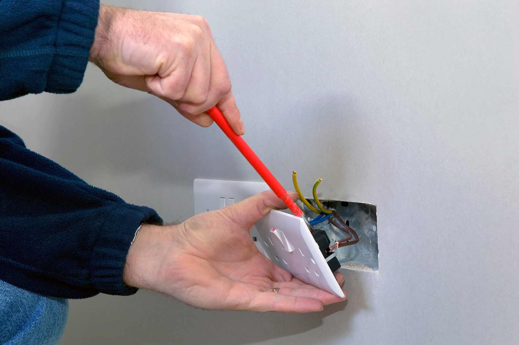 Our electricians can install plug sockets for domestic and commercial proeprties in Lambeth and the local area. 